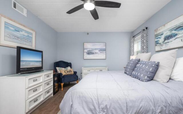 Beachcomber 304, 2BRs, Pool, Beach, Near Mayo Clinic, Sleeps 4
