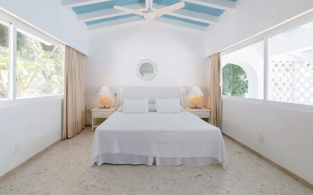 Exclusiva Villa con Acceso Directo a la Playa