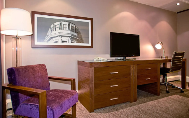 Sandman Signature London Gatwick Hotel