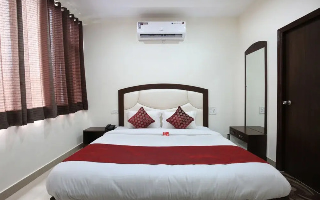 OYO 4856 Hotel The Benz
