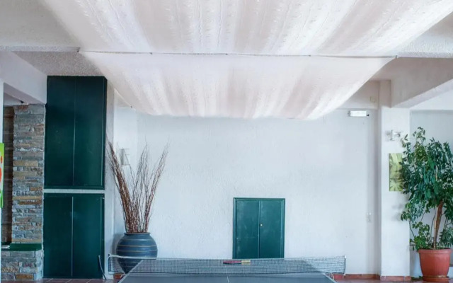 Cavos Bay Hotel and Studios