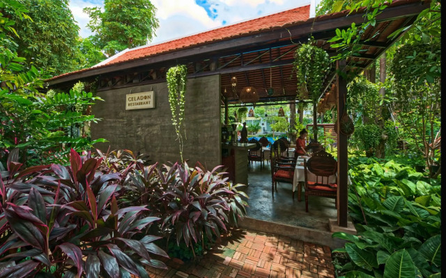Mane Village Suites