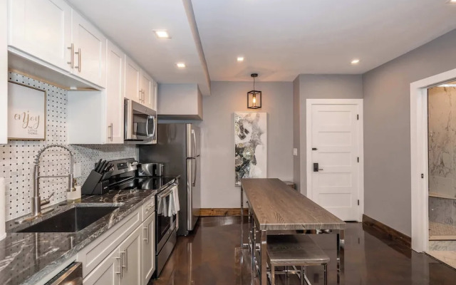 Luxury Mt. Adams Retreat Apt 1