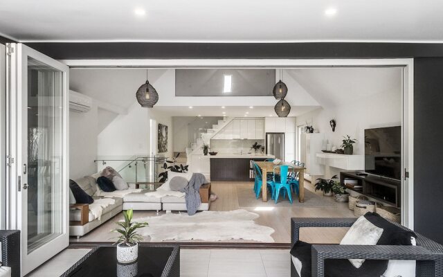 Arya House