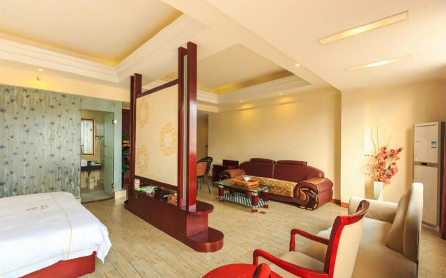 Tyrone Le Grand Large Hotel