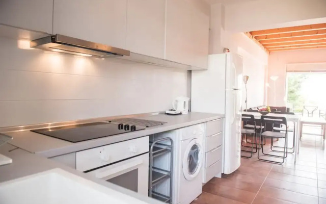 halu! Modern & Cozy Seafront Villa