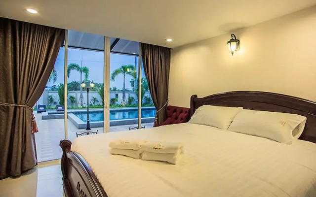 Royal Graces Pool Villas