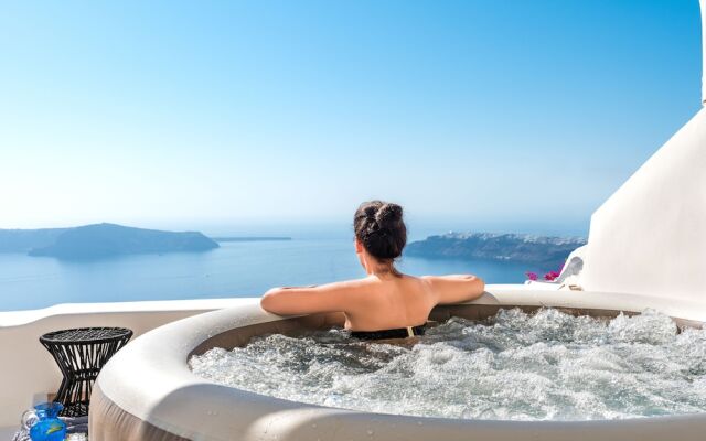 White Santorini Suites & Spa