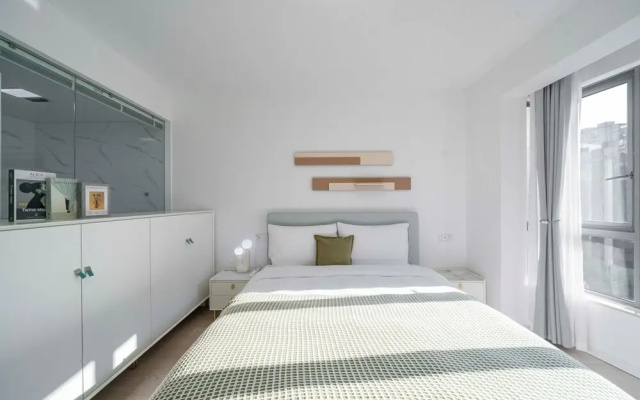 Tyms Xujiahui 2BR Apt Near Metro