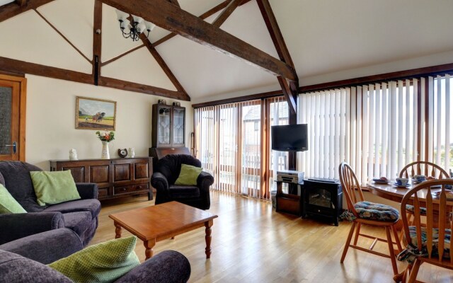 Cozy Holiday Home in Berriew near River Rhiw