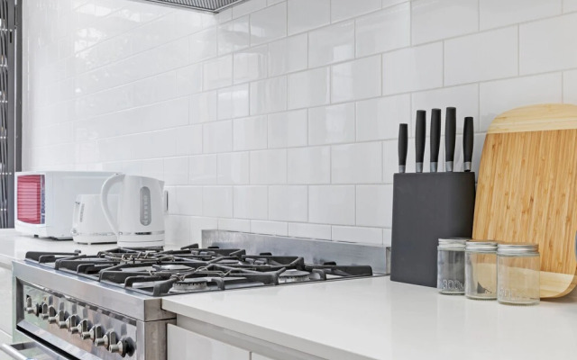 Kozyguru | Redfern | 2 Bed Terrace | Free Parking