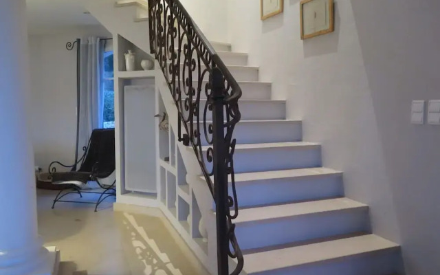 Plush Villa in Cavalaire-sur-Mer with Private Pool