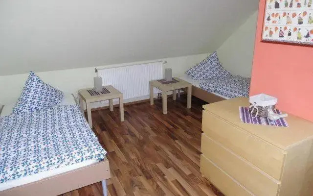 Sehr-schoene-4-Raum-Maisonette-Fewo-mit-100qm-zentral-preiswert-T9