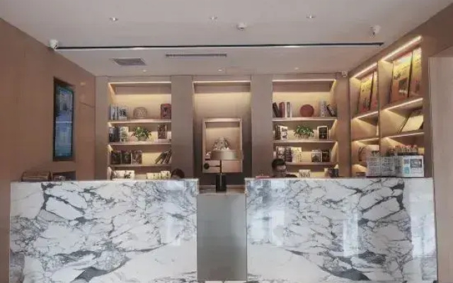 Full Year Fashion Hotel