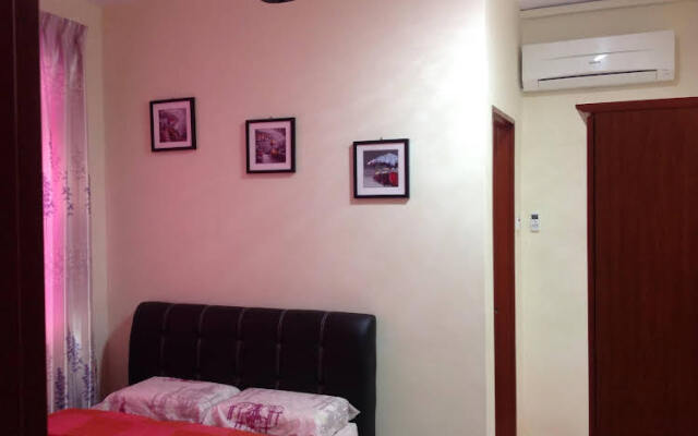 KK Holiday Suites Apartment