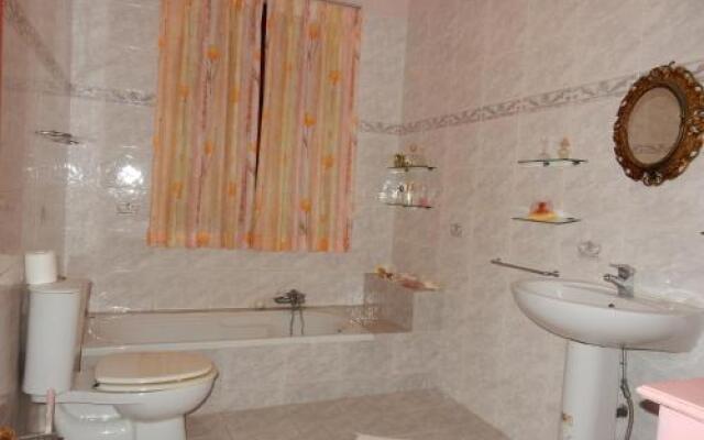 Srinik Guest House