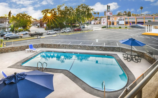 Sea Rock Inn - Long Beach