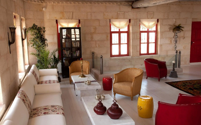 Hezen Cave Hotel