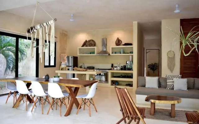 Chic-Modern Apt w/Pool, Garden, Parking & 3 Bikes