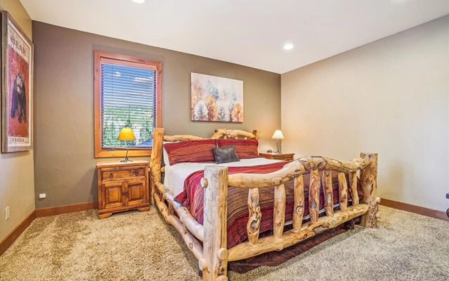 High Point Lodge 5 Bedroom Home by RedAwning