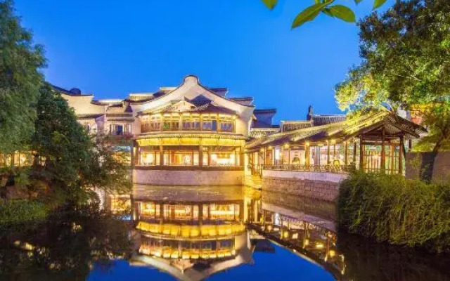 Wuzhen Zhaoming House