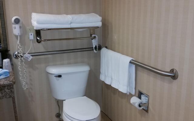 Holiday Inn Express & Suites New Buffalo by IHG