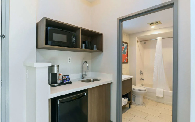 Comfort Suites London