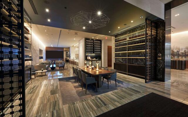 Graves 601 Hotel Wyndham Grand