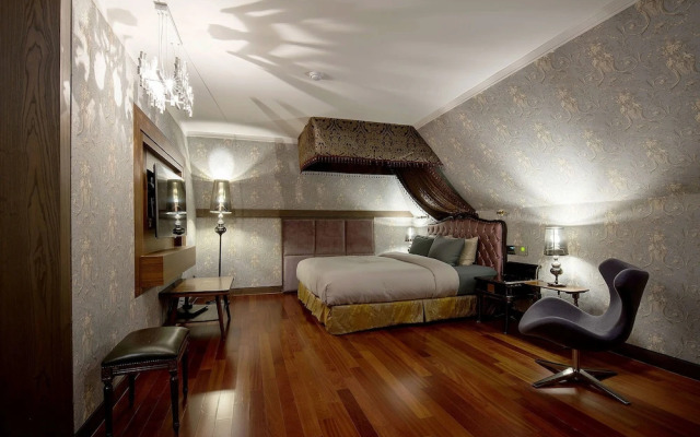 Nineth Hotel
