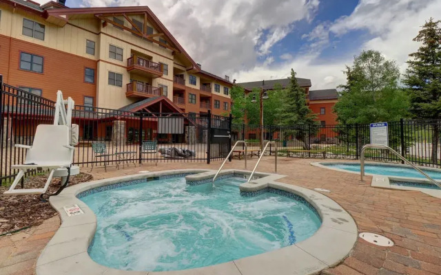 Newly Remodeled, Open Layout, with Incredible Views - CS302 by RedAwning