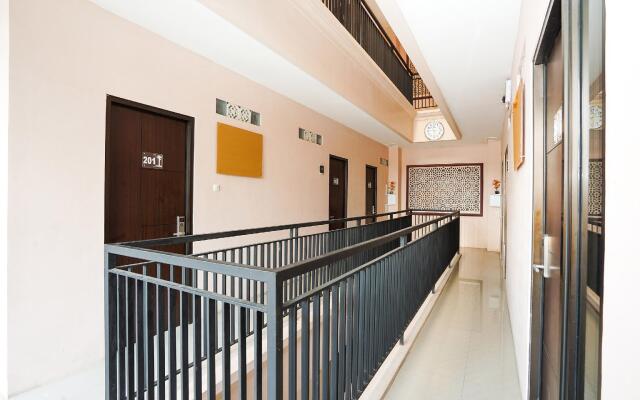 OYO 240 Audah Sevana Syariah Hotel