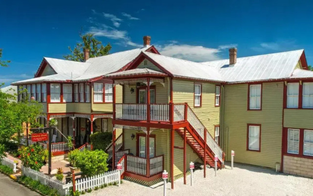 Victorian House Bed & Breakfast
