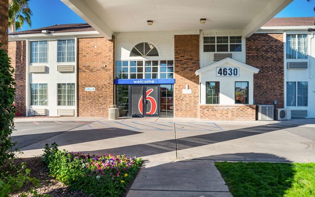 Motel 6 Tucson, AZ - North