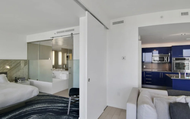 Sapphire Suite Beachfront, Gym + Pool!