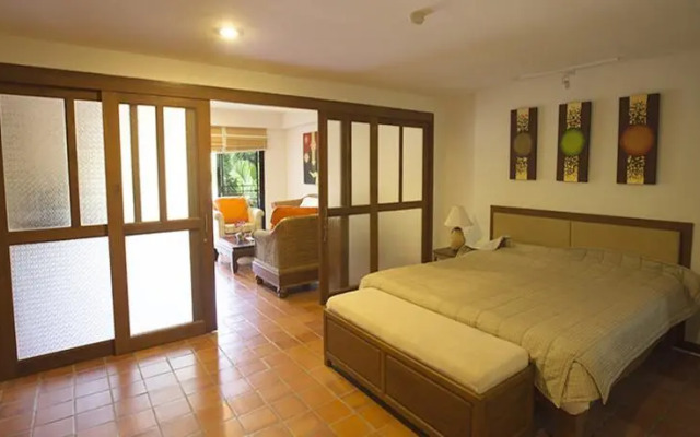 Lovely Nai Harn Apartment
