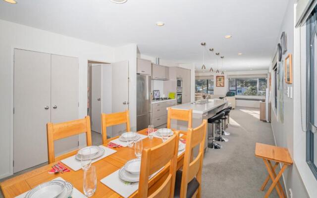 Pauanui Hangar Retreat - Pauanui Holiday Home