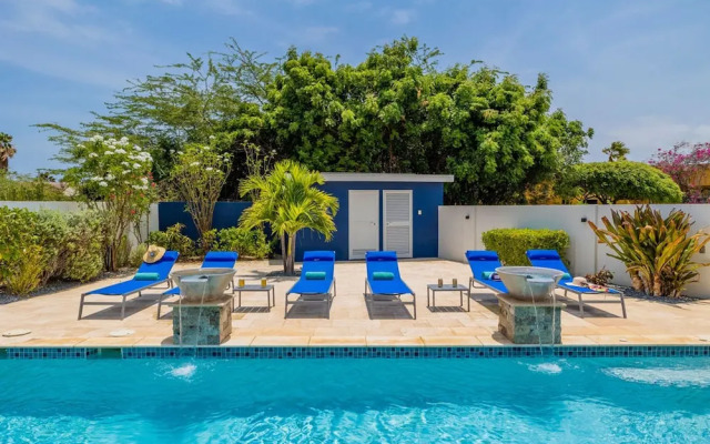 Modern Spacious 4br3ba w Pool Close to Beach
