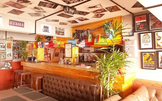 oak valley retreat homestay hostel cafe