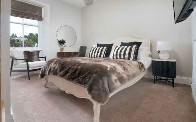 Rosemount X3 Bed Townehouse With Hot Tub