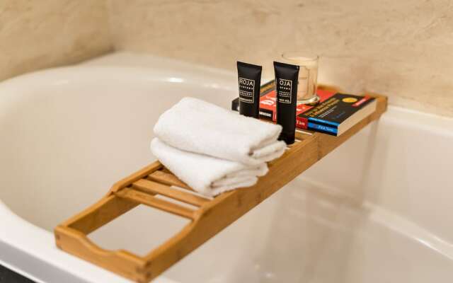 Saigon Skyline Suite in Central District 1