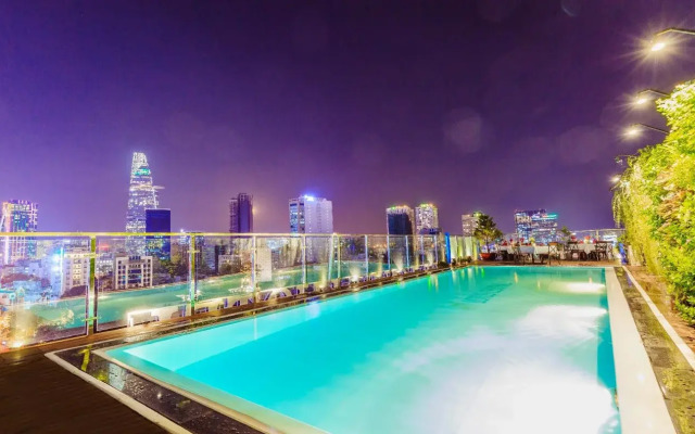 Happy Life Grand Hotel & Sky Bar