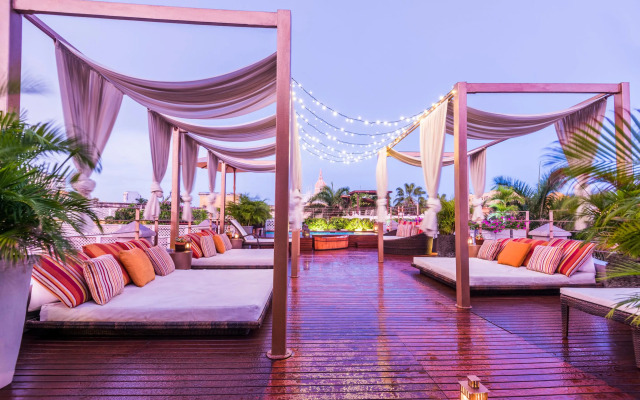 Ananda Hotel Boutique