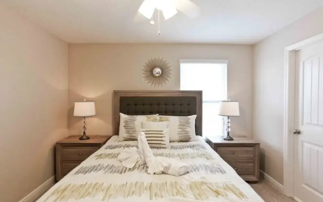 4176 Oaktree Drive 6 Bedroom Home by Redawning