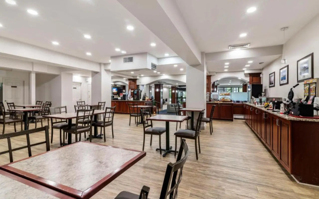 Parkwood Inn Magnuson Grand