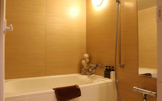 Nipponbashi Luxe Hotel