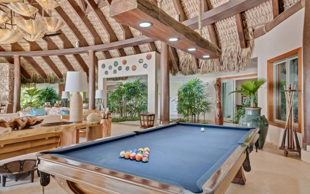 Dazzling Beachfront Villa With Swim-up Bar