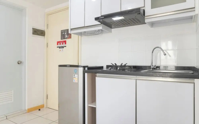 Homey And Modern Design 2Br Apartment At M-Town Residence