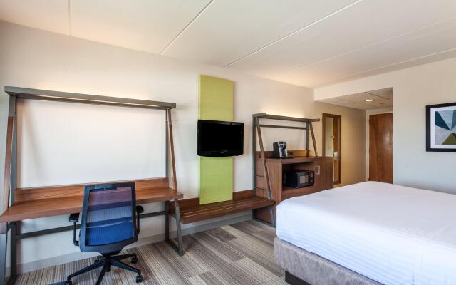 Holiday Inn Express Hauppauge-Long Island