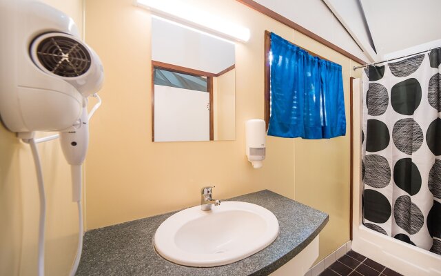 Magnums Airlie Beach