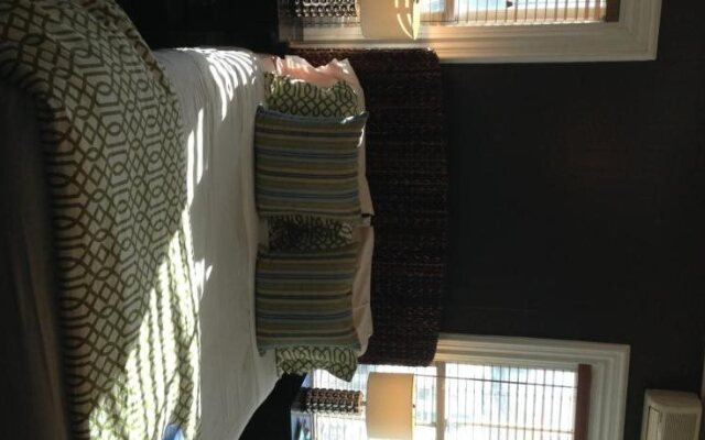 Somerset House Inn